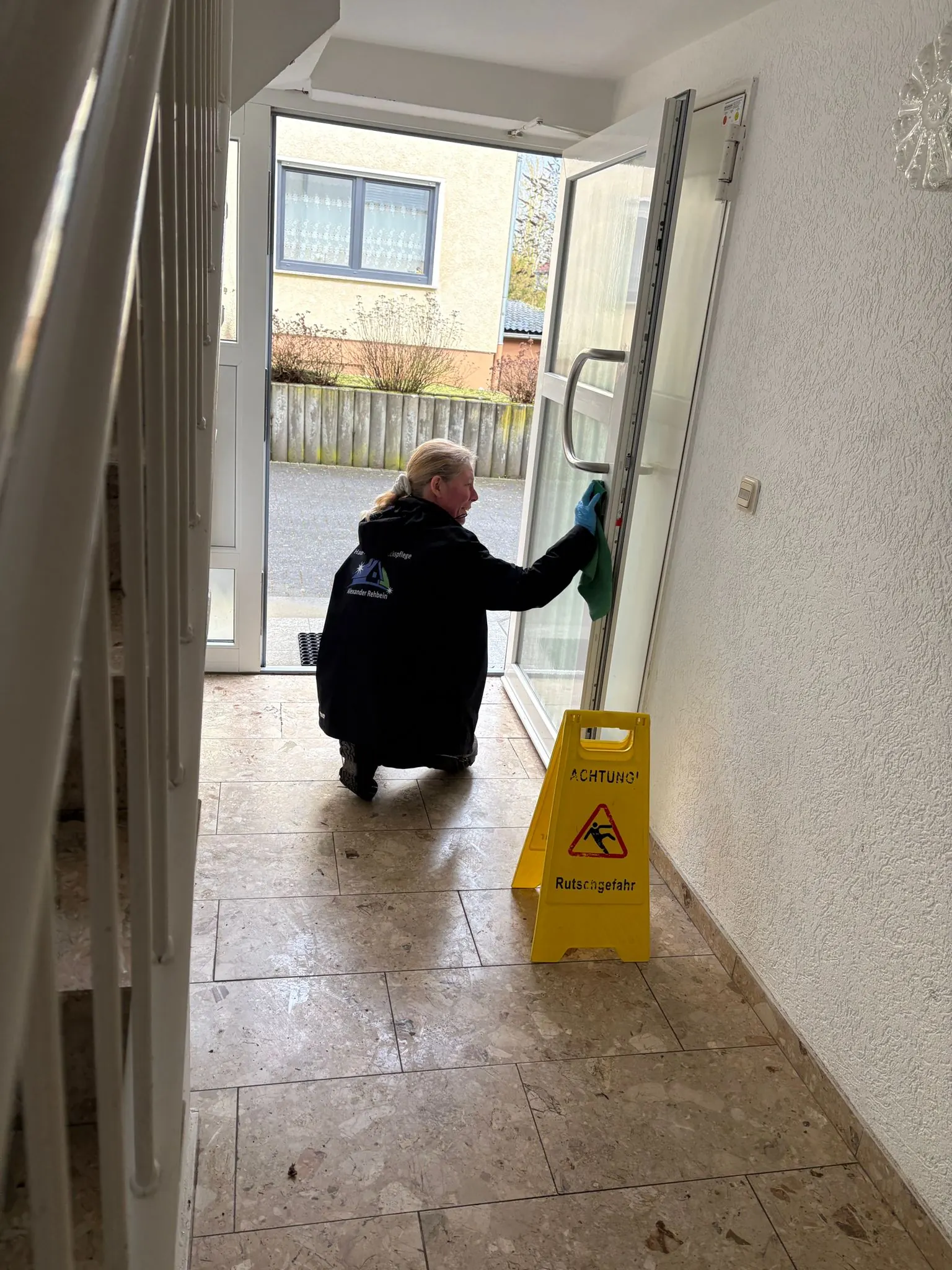 Eingangsbereich gereinigt